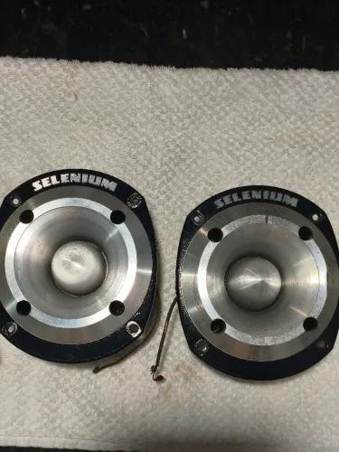 Super Tweeter Selenium ST 400