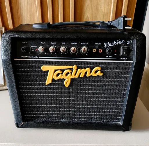 Amplificador Tagima Black Fox 20 (TBF 20)