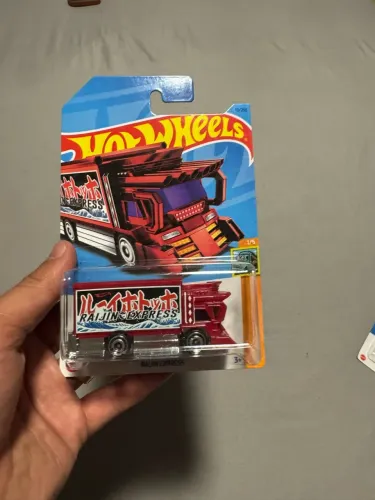 Hotwheels Raijin Express na versão Treasure Hunt (T-Hunt) da série HW Haulers
