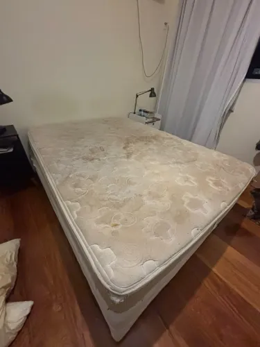 Cama de casal de doação