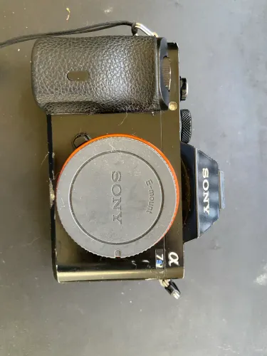 Vendo câmera Sony a7S + cage andoer + 2 baterias
