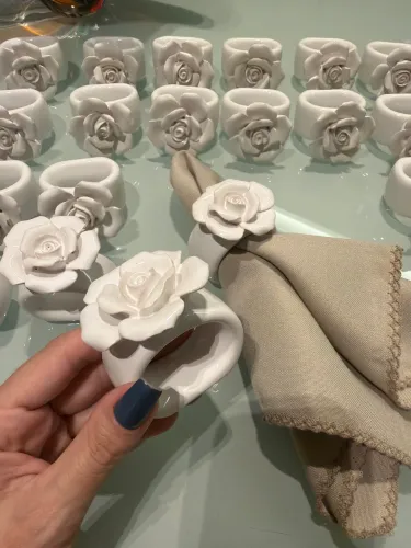 28 Porta Guardanapos de cerâmica flor branca