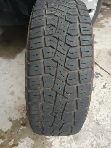 Vendo um Pneu scorpion 205/65aro15