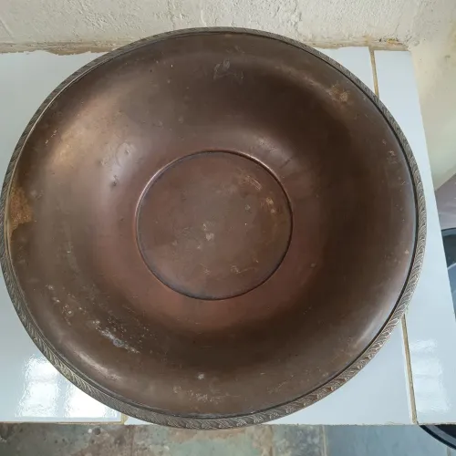 Bacia grande de cobre bem antiga