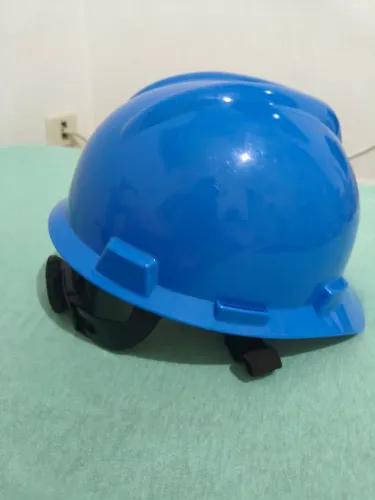 Capacete com carneira e jugular
