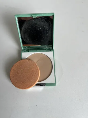 Pó compacto Clinique poudre naturet