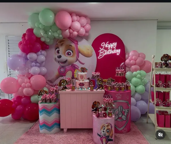 Locação de festa , balões , balões a gás , locamos loucas painel , led ..