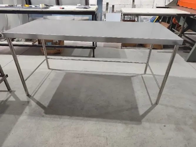 Bancada inox contraventada 2,80×0,70×0,90 tampo 22#