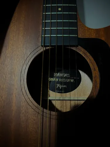 Violão Tagima Kansas Gran Reserva + cube baby AC