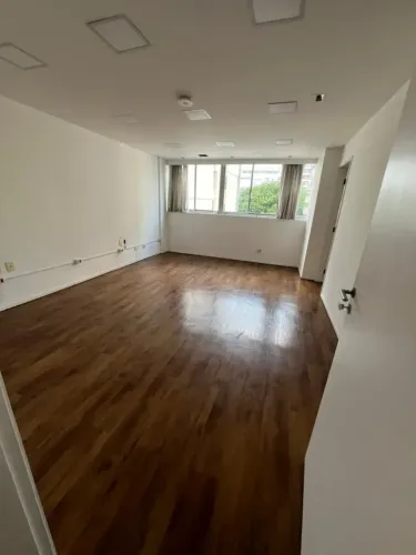 SALA COMERCIAL JARDINS - 1 VAGA