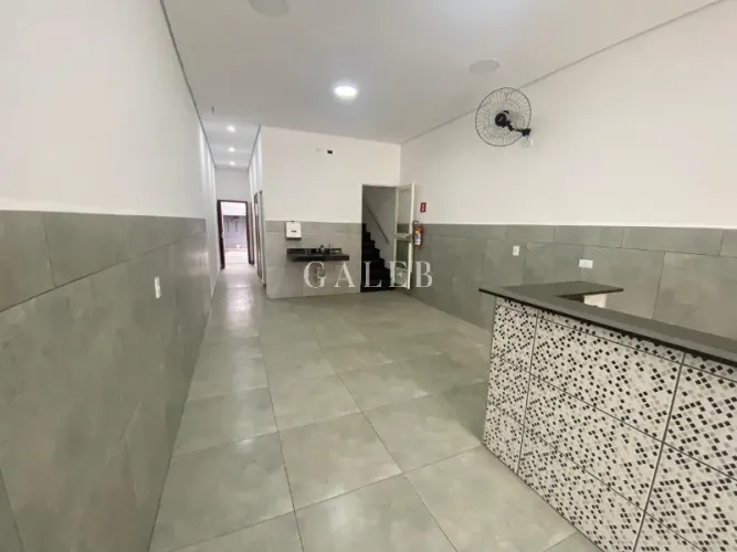 Salão comercial à venda no centro de Atibaia: 131,44m², 03 banheiros - Excelente localizaç