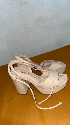 sandália bege dakota de amarração, salto 11,5 cm