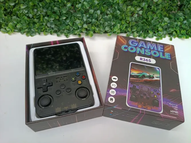 Mini gamer R36S mais de mil jogos console
