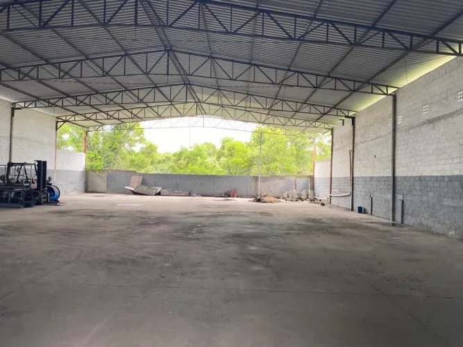 ALUGO GALPÃO 850 M2
