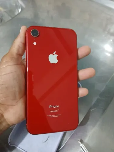 Vendo iPhone XR , todo ok pronto pra uso , n esta trincado é a película, 128 gigas  