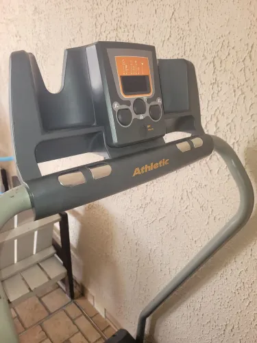 VENDO ESTEIRA ELÉTRICA BEM CONSERVADA!
