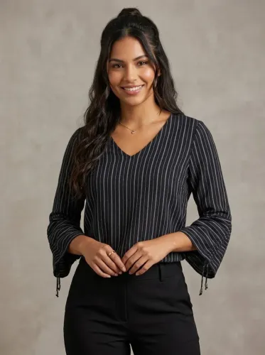 Blusa social tam P feminina preta com riscas cinzas Hering
