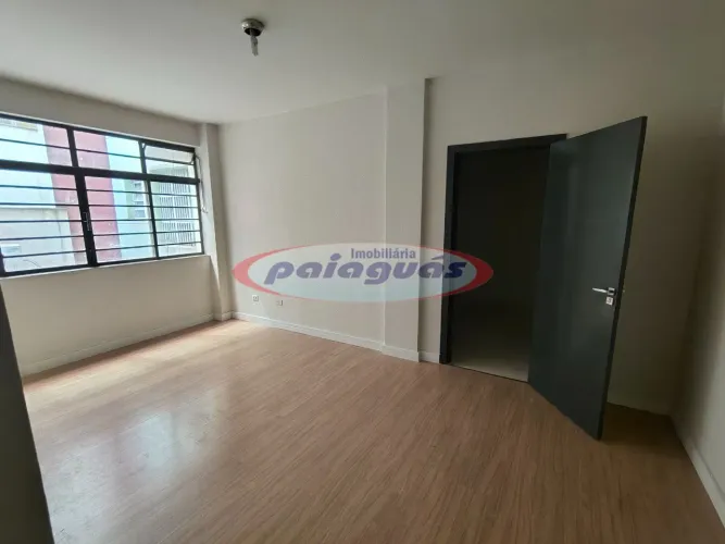 Apartamento para alugar no condomínio Kassem no bairro Zona 01 Centro - Maringá/PR