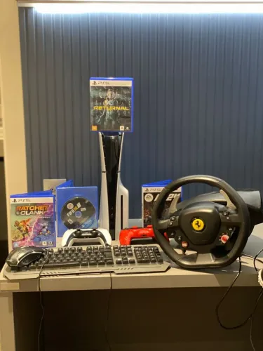 Ps5 slim versão com leitor de disco com volante Ferrari t80.