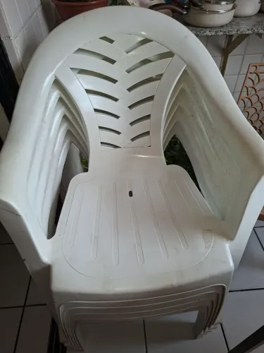 Cadeiras de plástico 