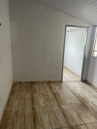 Alugo uma casa de colônia