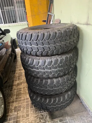 Pneus 35/12.5/15 com rodas 