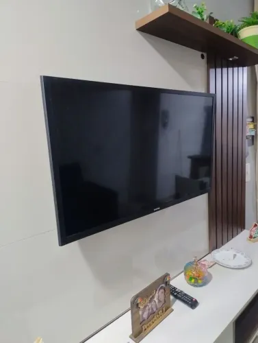 Televisão para retirada de peça 