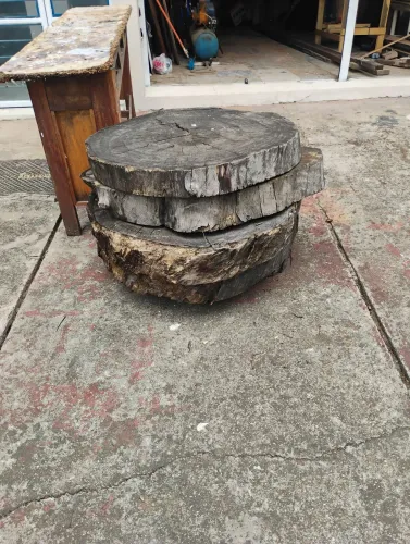 Vende-se 600 cada peça madeira boa pura