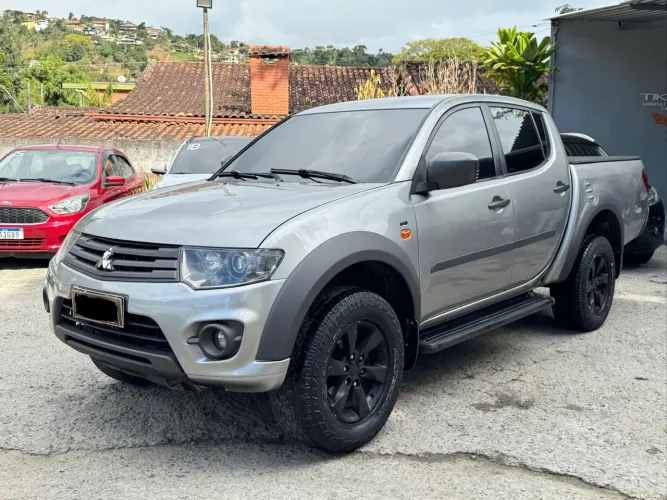 Mitsubishi L200 Triton GLS 3.2 CD TB Int.diesel MEC 2013