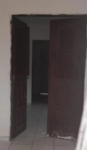 Porta dupla de madeira