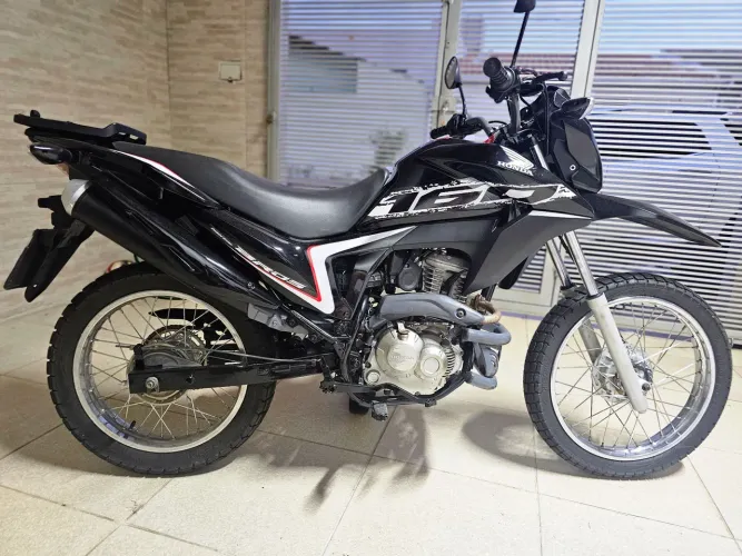 Moto Honda Bros NXR 160 preta 