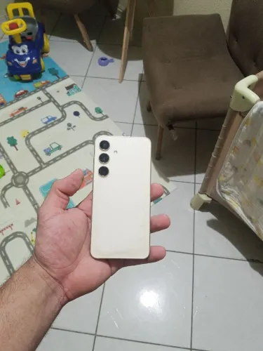 Samsung S24 