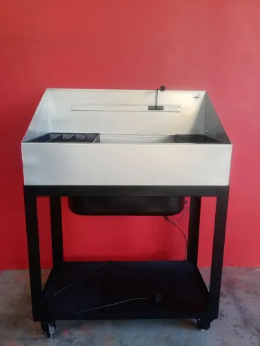 Lavatório de peças automotiva