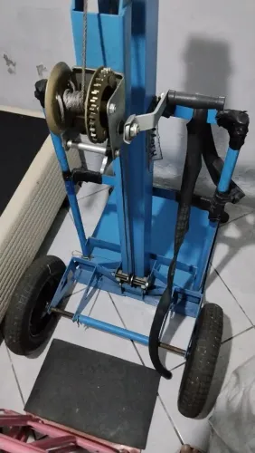 Carrinho de elevação e transporte