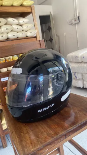 Capacete em excelente qualidade,usado porém praticamente novo e muito barato
