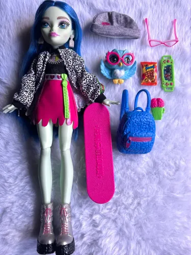 Ghoulia g3 Monster High