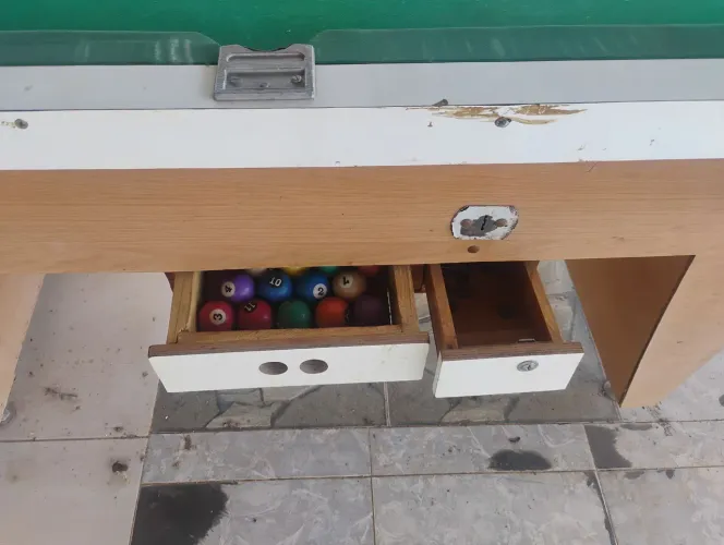 Vende mesa de cinuca comercial