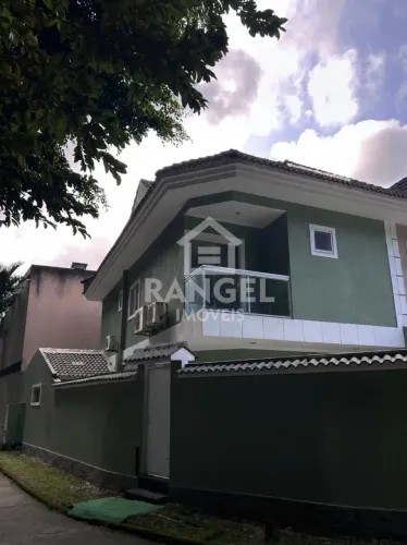 Imóvel para aluguel possui 256 metros quadrados com 3 quartos em Vargem Grande - Rio de Ja