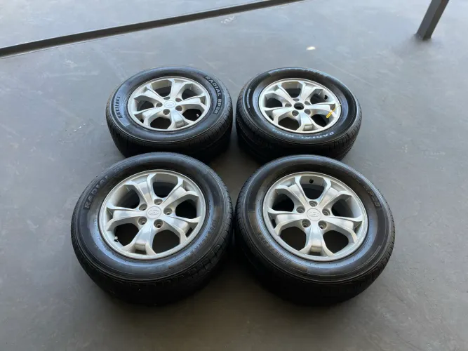 Jogo de rodas C/pneus Hyundai Tucson 235/60 r16