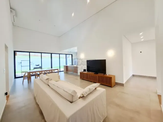 Casa térrea de 256m² com 03 suítes para locação e venda em condomínio - Alphaville