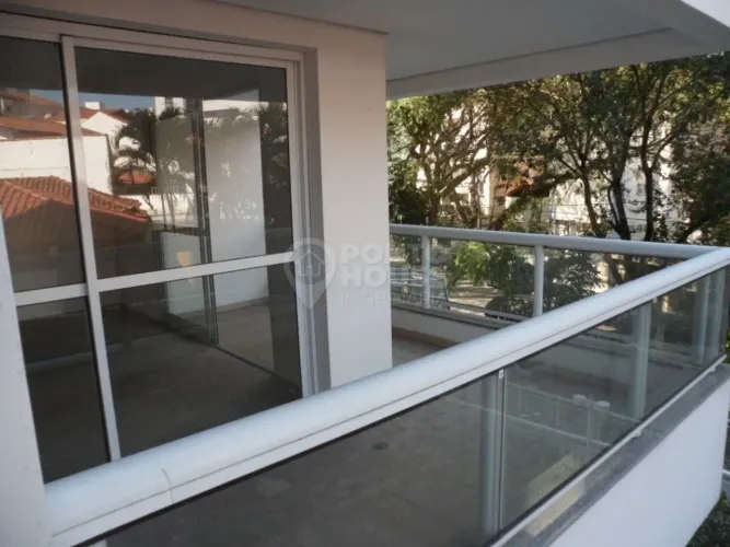 Apartamento à venda no bairro Chácara Inglesa 4 dormitórios, 2 suítes e 2 vagas