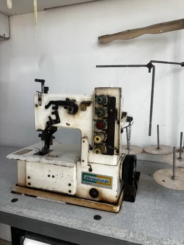 Máquina colarete galoneira 