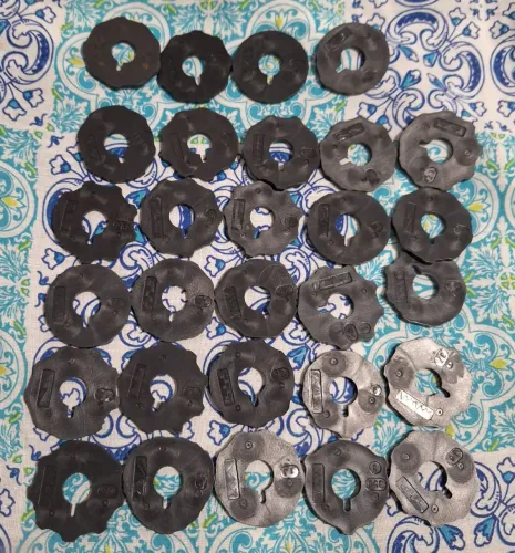 Vendo 28 discos de fricção para máquina de costura Singer Facilita 30