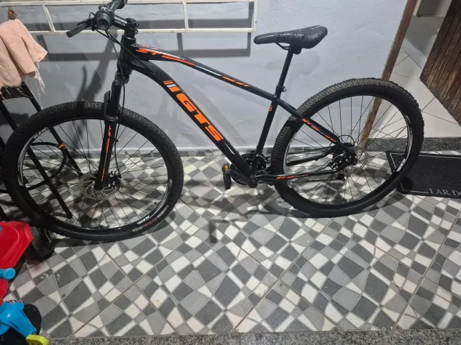 Bicicleta aro 29 muito nova