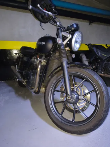 Triumph street twin 900