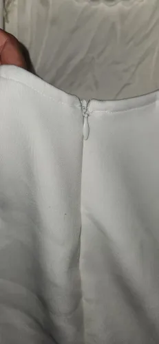 Vestido cor creme rendado nas costas