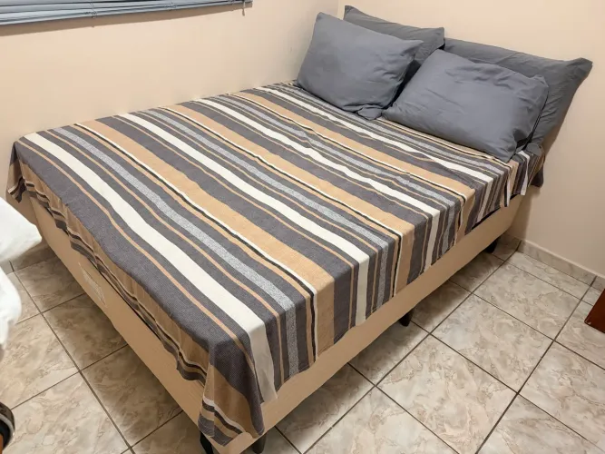 Cama Casal em excelente estado