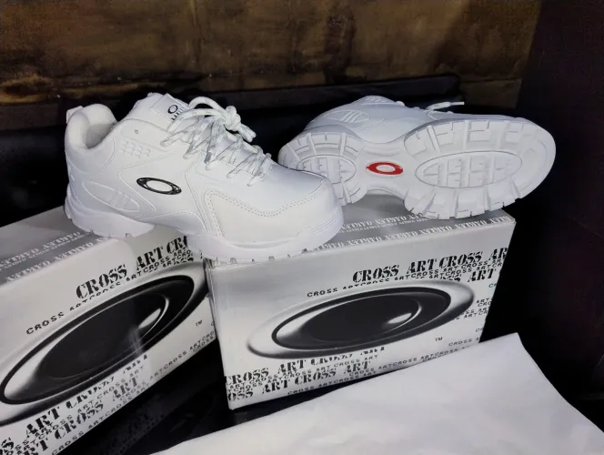 Tênis Oakley tamanho 39 branco