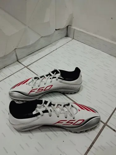 Chuteira Adidas