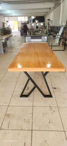 Mesa de madeira e Metalon 